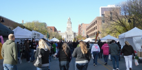 Photo of crowd at DSM Downtown Farmers Market 